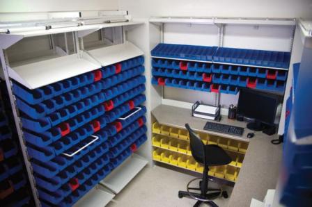 https://www.systecgroup.com/wp-content/gallery/plastic-bin-storage-system/medical-pharmacy-plastic-bin-storage-system-shelves.jpg